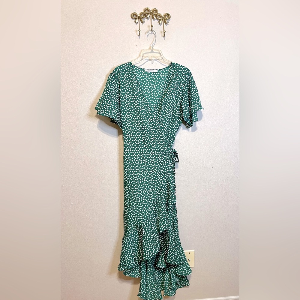 Aachoae Green Polka Dot Ruffle Dress. Ruffled short sleeve wrap dress Size XXL